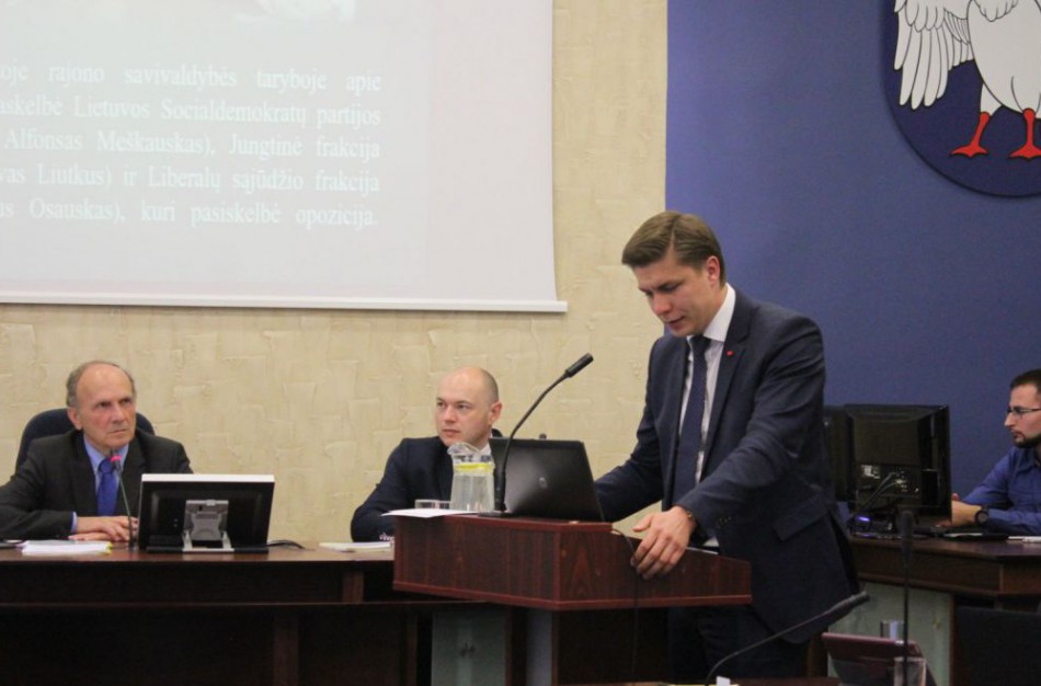 A.Dabašinskas: "Dar nepasirašėm darbo sutarties su M.Sinkevičiumi, tad pažeidimo nėra"