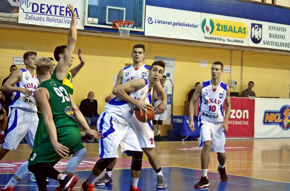 Pirmųjų pergalių toliau siekia jonaviečiai ir šiauliečiai