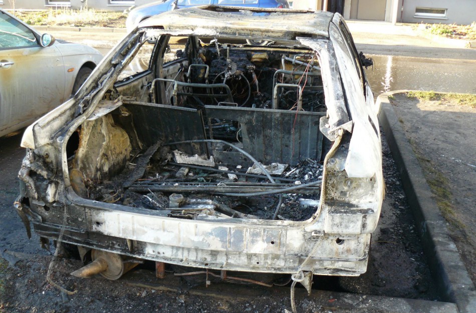 Ralio gatvėje padegtas lengvasis automobilis