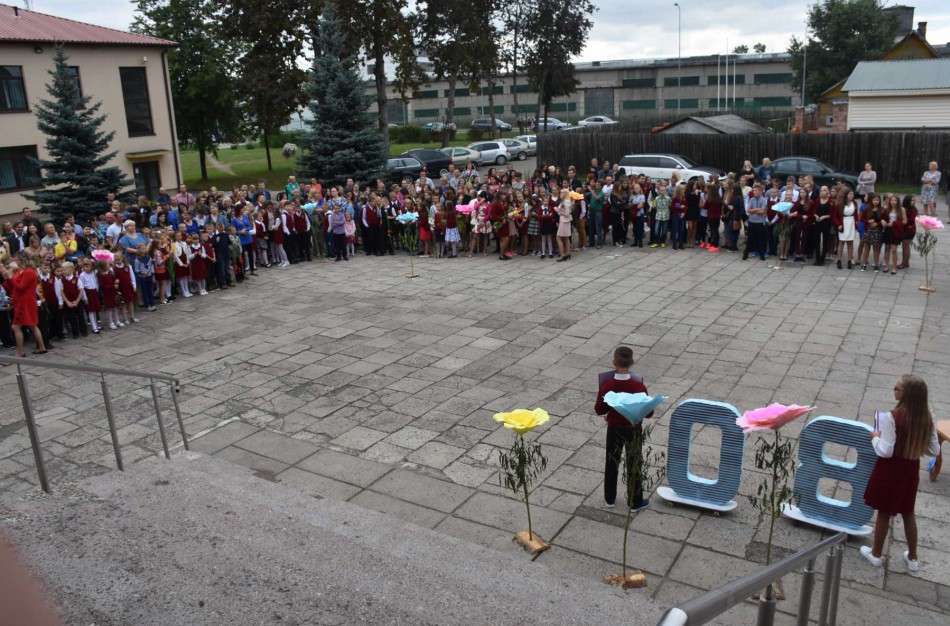 Eglės įžiebimo šventė Jonavoje sutraukė aibę miestiečių