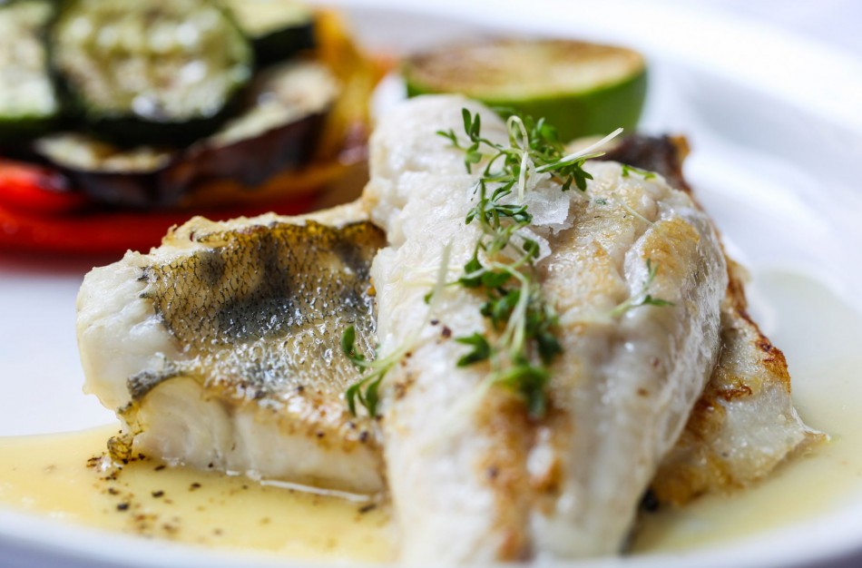 Šventinio stalo iššūkis - suvalgyti tik dvi rieškutes maisto