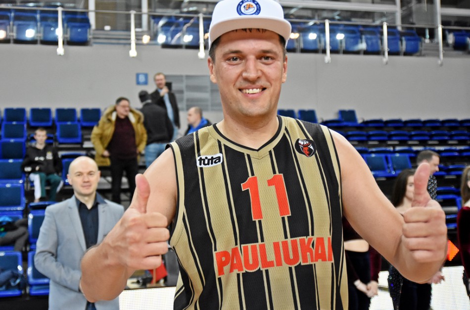 Naudingiausias Mero taurės žaidėjas M.Gelžinis laurus atidavė komandai