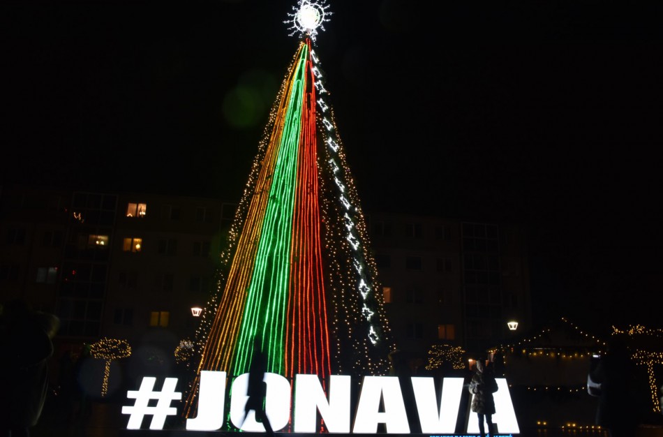 Jei Jums patinka šventinė eglė, suskubkite ja pasigrožėti dar šį savaitgalį