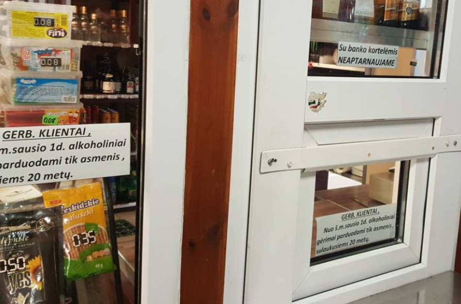 Nesilaikantiems alkoholio kontrolės įstatymų gresia baudos