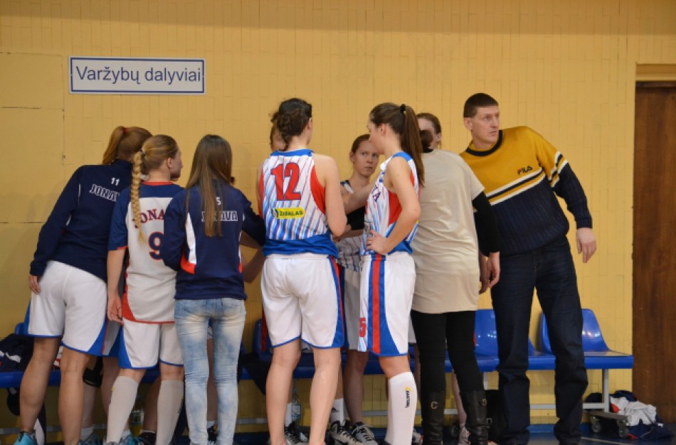 Jonavos krepšininkės užtikrintai įveikė kaunietes