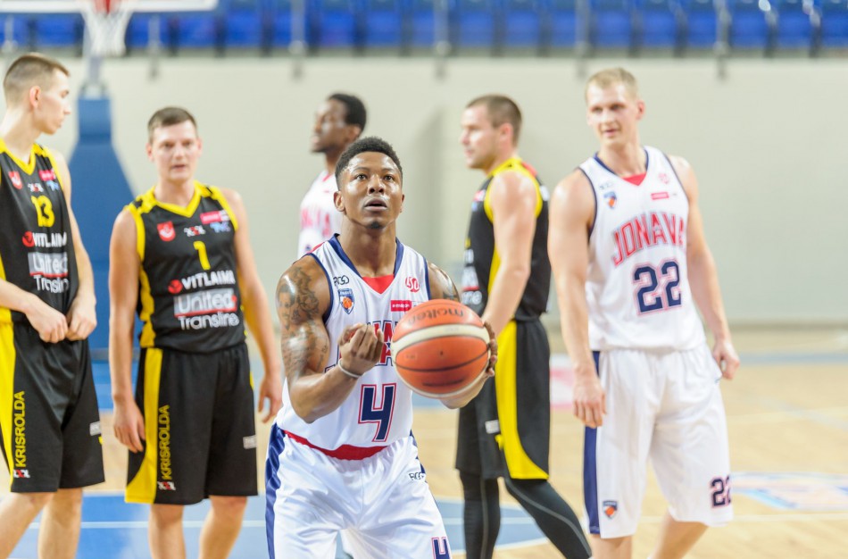 "Jonavos" klubas dairosi pamainos komandą abipusiu sutarimu palikusiam J.Brisco