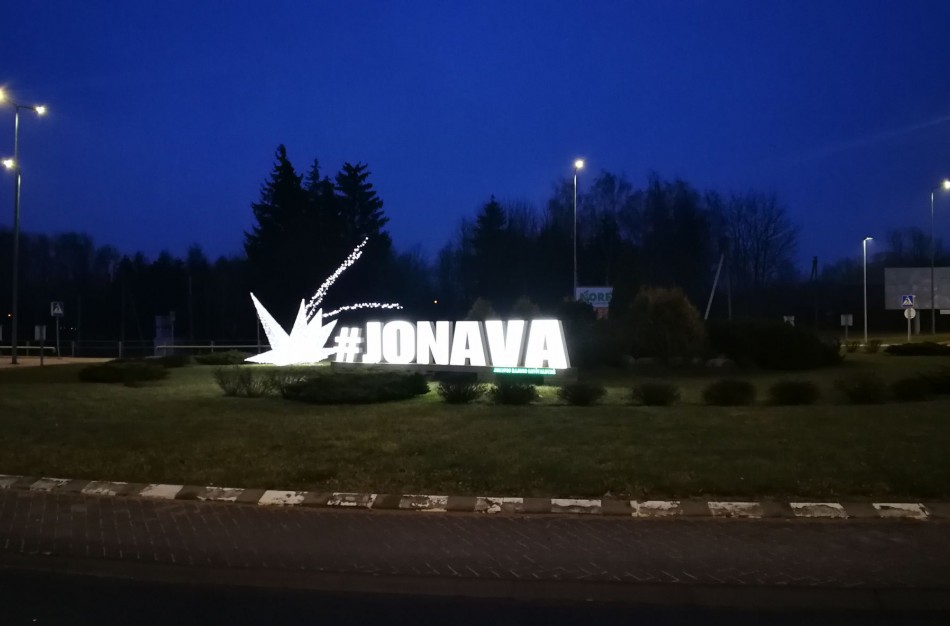 Šviečianti "Jonava" pasitinka atvykstančius iš Kauno