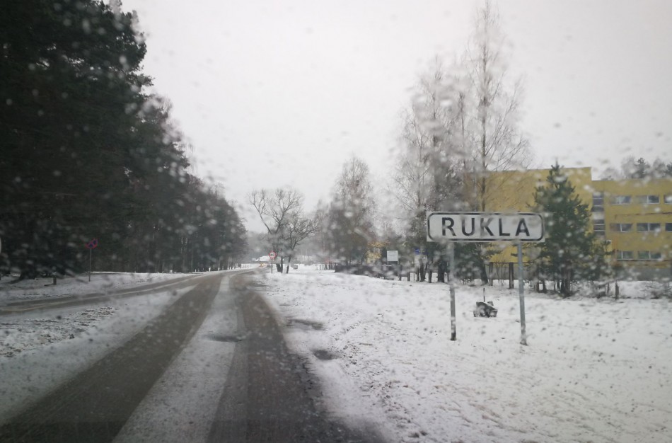 Už uždarų durų - merginos pagalbos šauksmas