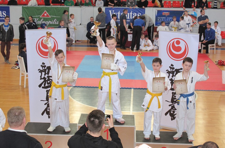Kyokušin karate čempionate – jaunųjų jonaviečių bronziniai apdovanojimai