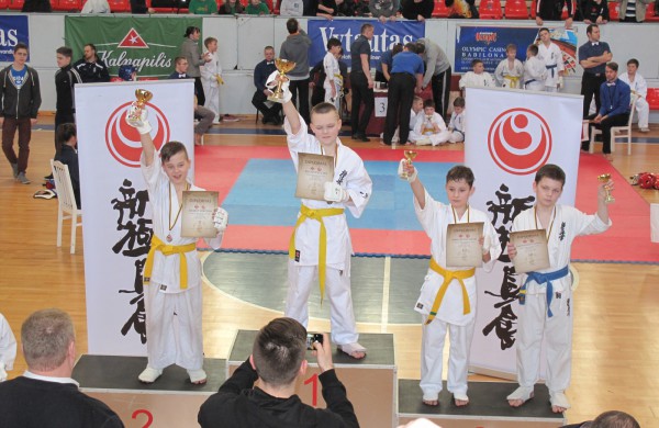 Kyokušin karate čempionate – jaunųjų jonaviečių bronziniai apdovanojimai