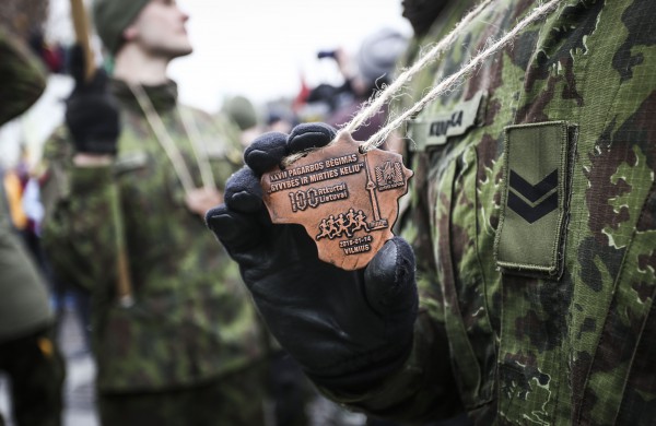 Pirmą kartą pagarbos bėgime dalyvavo ir NATO priešakinių pajėgų kovinės grupės kariai, dislokuoti Lietuvoje 