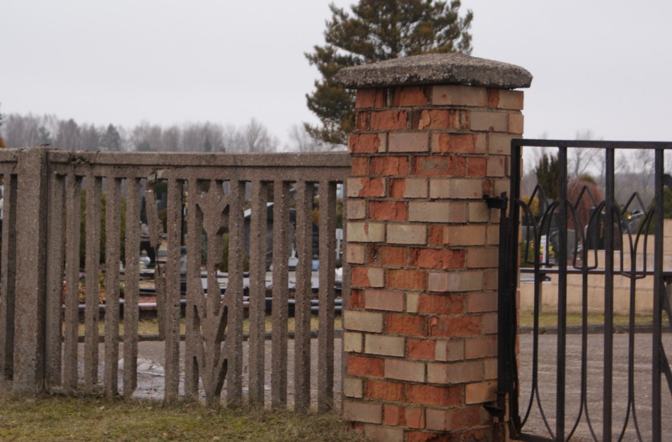 Jonavos rajono savivaldybės administracija, skelbia 100 kv. m. ploto automobilių stovėjimo aikštelės prie Šmatų kapinių, esančių Šmatų k., Kulvos sen., Jonavos r. sav., nuomos konkursą 