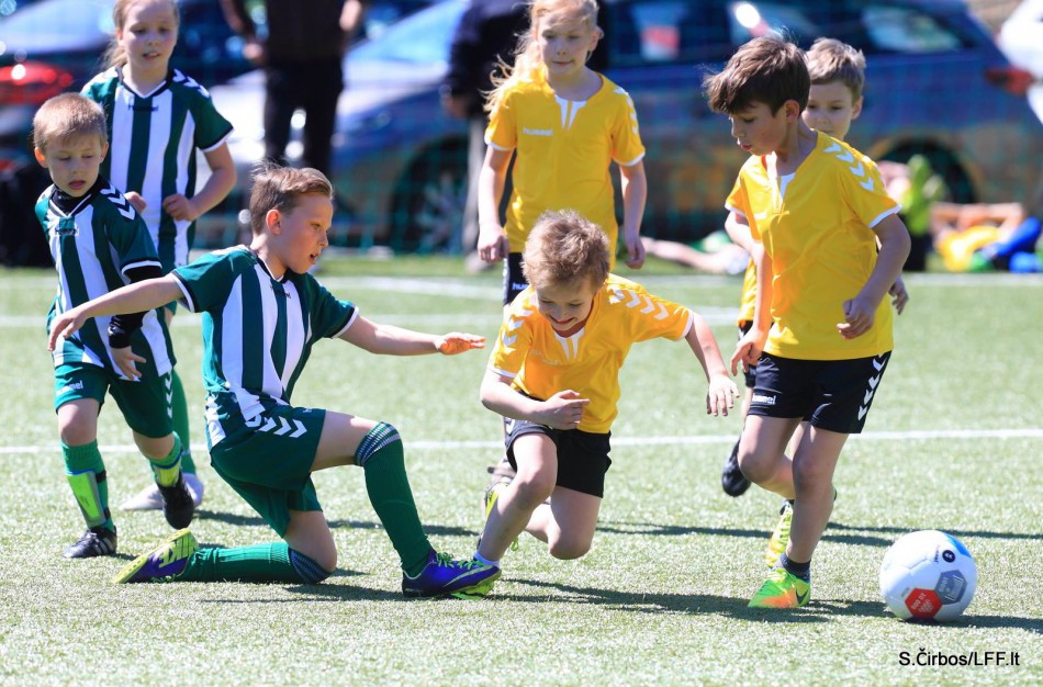 Lietuvos pradinukams - galimybė būti futbolo karštligės dalimi