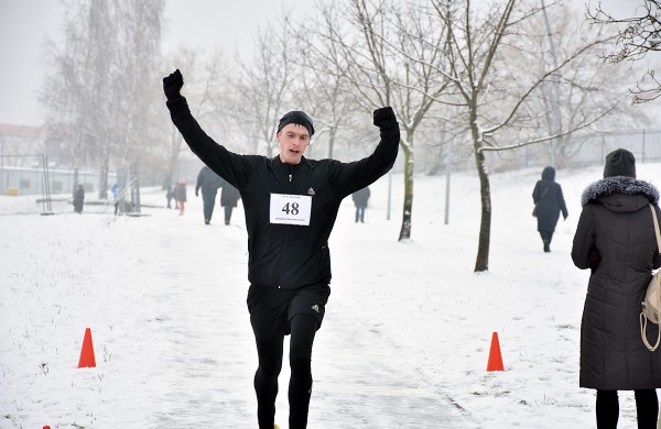 Žiemos bėgimui entuziastai vėl rinkosi Jonavoje