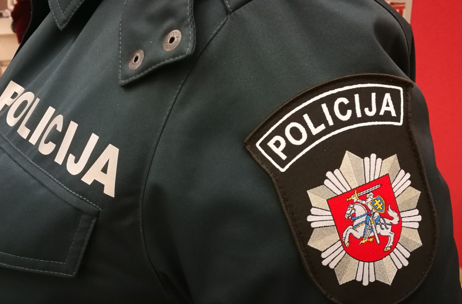 Po smūgio automobiliai skriejo vienas nuo kito 100 metrų atstumu