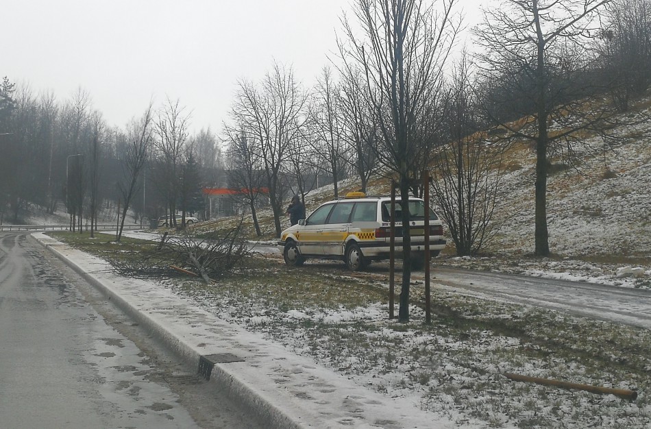 Susiaurinta gatvė dėl saugumo nėra tokia saugi