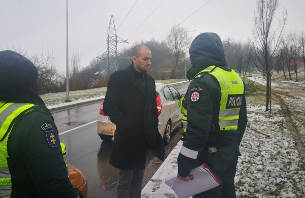 Susiaurinta gatvė dėl saugumo nėra tokia saugi