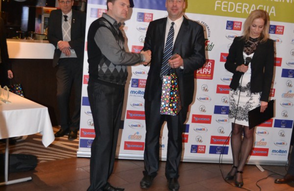 Apdovanoti tinklinio treneriai, žaidėjai, žiniasklaidos atstovai