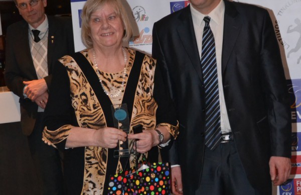 Apdovanoti tinklinio treneriai, žaidėjai, žiniasklaidos atstovai