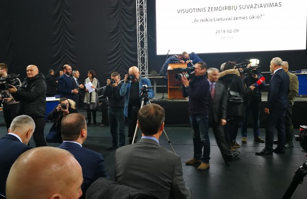 Jonavoje įvyko visuotinis žemdirbių suvažiavimas „Ar reikia Lietuvai žemės ūkio?“