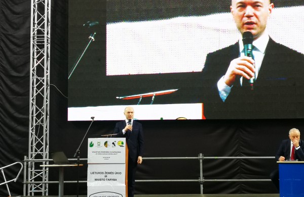 Jonavoje įvyko visuotinis žemdirbių suvažiavimas „Ar reikia Lietuvai žemės ūkio?“