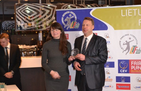 Apdovanoti tinklinio treneriai, žaidėjai, žiniasklaidos atstovai