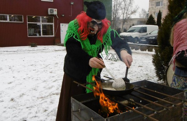 Raganų šėlsmas, degant Užgavėnių laužui Kuigaliuose
