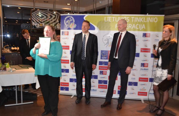 Apdovanoti tinklinio treneriai, žaidėjai, žiniasklaidos atstovai