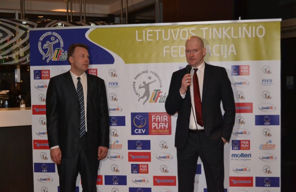 Apdovanoti tinklinio treneriai, žaidėjai, žiniasklaidos atstovai