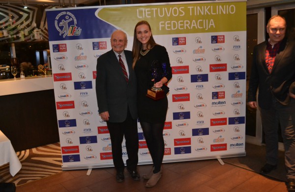 Apdovanoti tinklinio treneriai, žaidėjai, žiniasklaidos atstovai