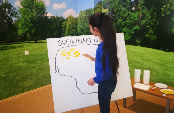 Kaip Lietuvą su gimtadieniu sveikina užsieniečiai?