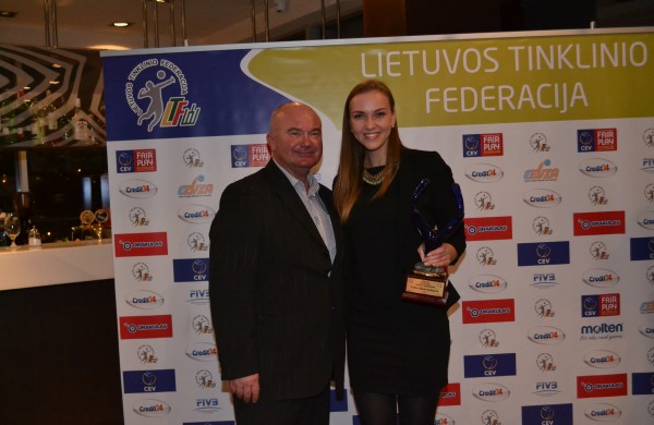 Apdovanoti tinklinio treneriai, žaidėjai, žiniasklaidos atstovai