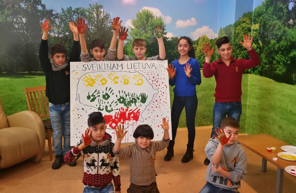 Kaip Lietuvą su gimtadieniu sveikina užsieniečiai?