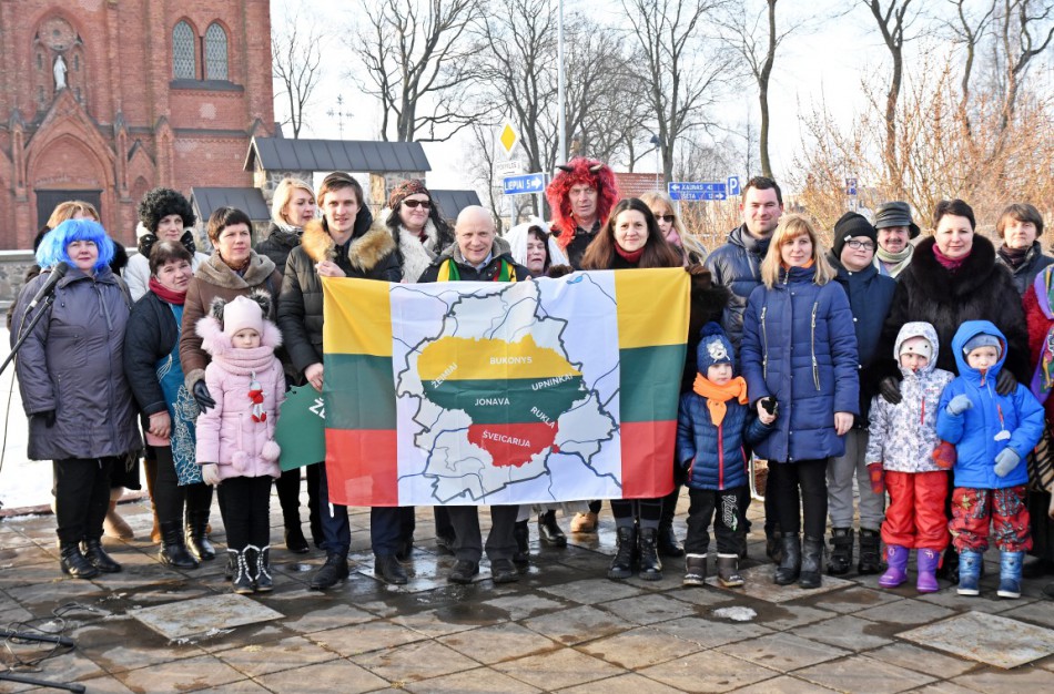 Šimtmečio kelionės dalyviai sutinkami seniūnijose