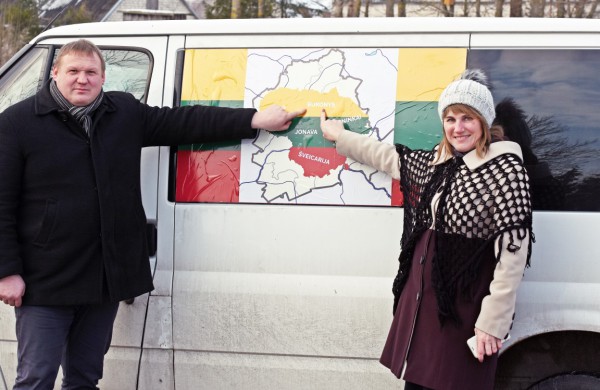 Šimtmečio kelionės dalyviai sutinkami seniūnijose