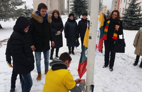 Šimtmečio kelionės dalyviai sutinkami seniūnijose