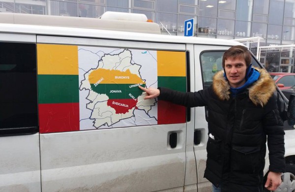 Šimtmečio kelionės dalyviai sutinkami seniūnijose