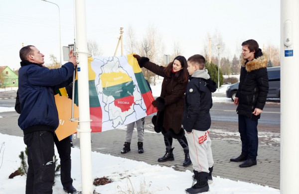 Šimtmečio kelionės dalyviai sutinkami seniūnijose