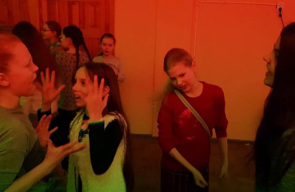 Mokinių Valentino diskotekoje surinkti pinigai bus skirti Ervino Dimšos šeimai