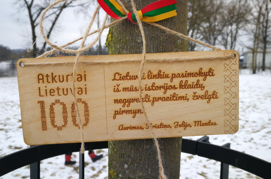 Akcija „Lietuvai linkiu...“ papuošė Jonavos Neries krantinę