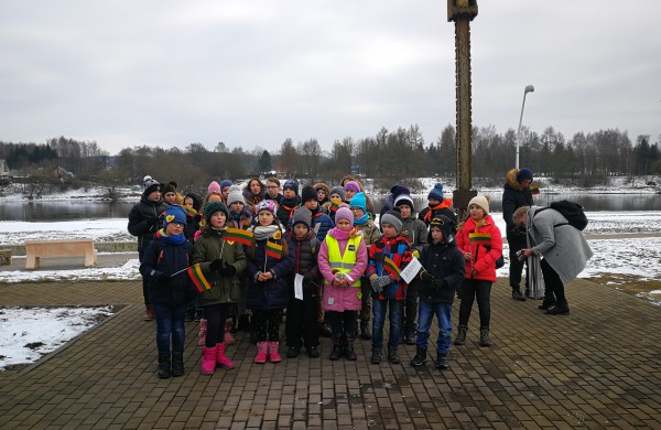 Akcija „Lietuvai linkiu...“ papuošė Jonavos Neries krantinę
