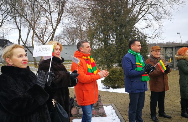 Akcija „Lietuvai linkiu...“ papuošė Jonavos Neries krantinę