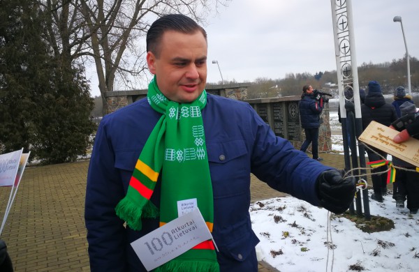 Akcija „Lietuvai linkiu...“ papuošė Jonavos Neries krantinę