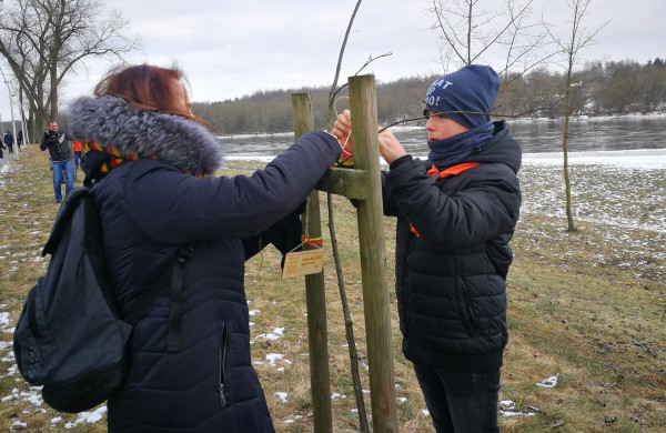 Akcija „Lietuvai linkiu...“ papuošė Jonavos Neries krantinę