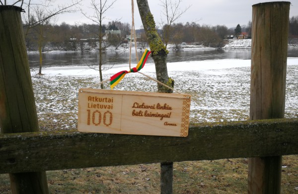 Akcija „Lietuvai linkiu...“ papuošė Jonavos Neries krantinę