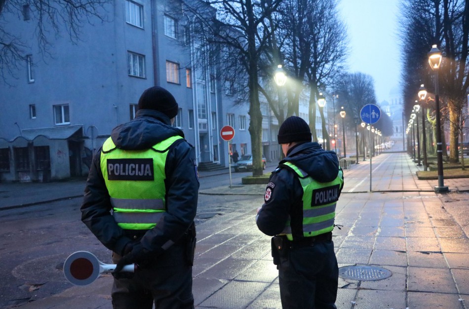 Policija kviečia atsisakyti šios priklausomybės – ar žinojote, kad už tai atimama teisė vairuoti?