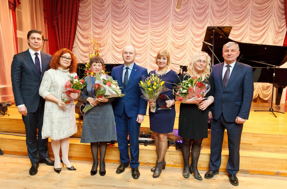 Moters dienos proga – Metų jonavietės apdovanojimai ir nemokamas koncertas