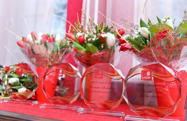 Moters dienos proga – Metų jonavietės apdovanojimai ir nemokamas koncertas