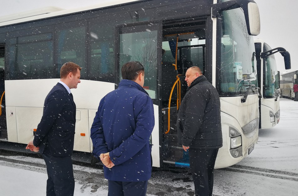 Šiandien pristatyti du nauji autobusai, kurie netrukus riedės Jonavos gatvėmis