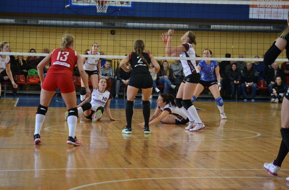 Jonavos „Achema-KKSC“ tinklininkėms - reguliaraus sezono nugalėtojų vardai